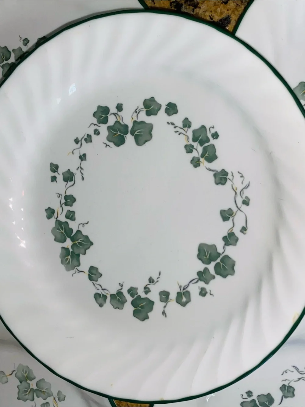 Corelle Callaway Ivy Luncheon Plates 9” wide Set of 6 - White Swirl Green Rim